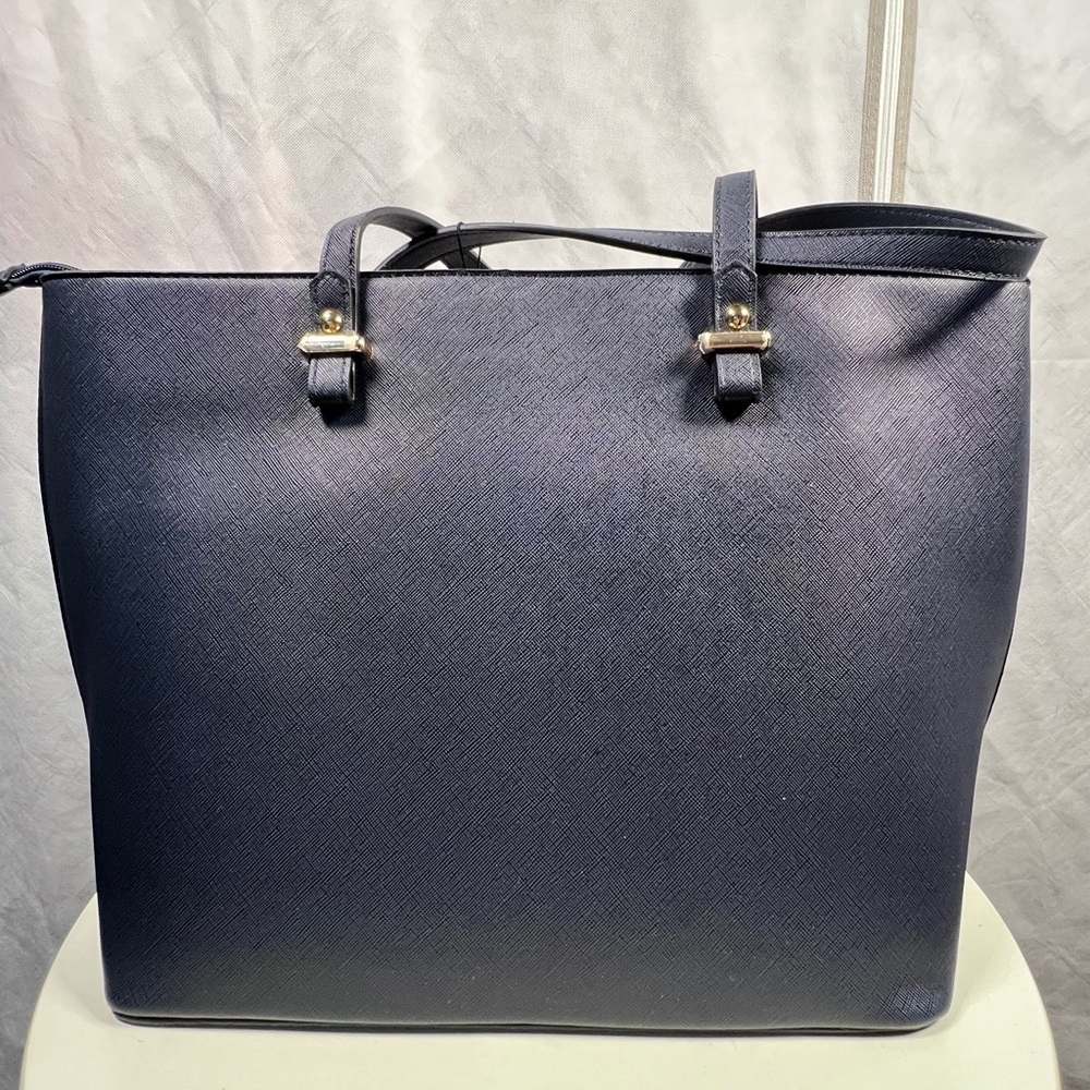 NWT Lovevook Hobo Faux Leather Purse/Bag with Matching Wristlet and dust bag - Picture 2 of 5